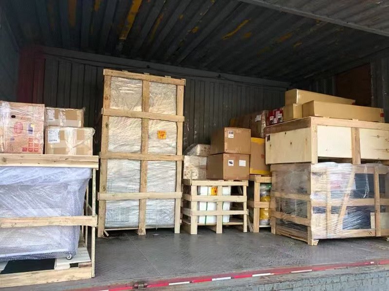 面对日益复杂的商业环境,选择一家合适的物流公司成为了许多企业的头疼问题。那么,物流公司到底有哪些区别?我们从多个维度进行横向对比,帮助您找到最适合的选择。